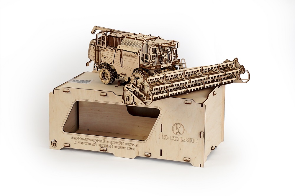 Комплект «Самоходный комбайн GH800 + Гараж» 