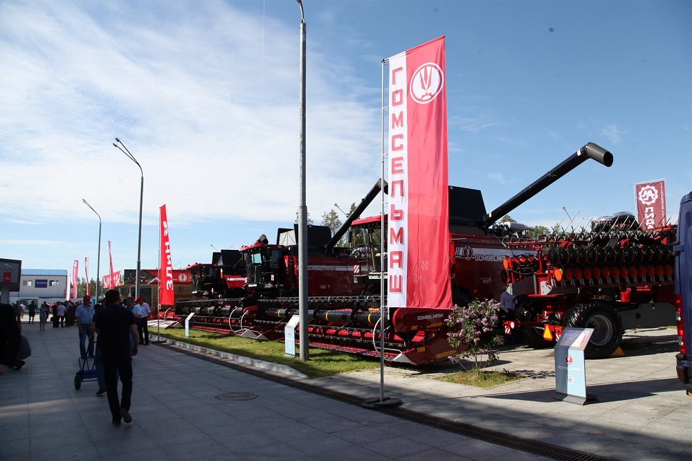 Флаг фирменный Гомсельмаш 4000х1100 мм